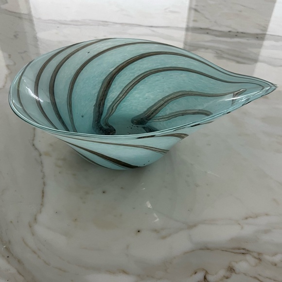 UNNAMED BLUE BLACK DECORATIVE GLASS BOWL NWOTS!